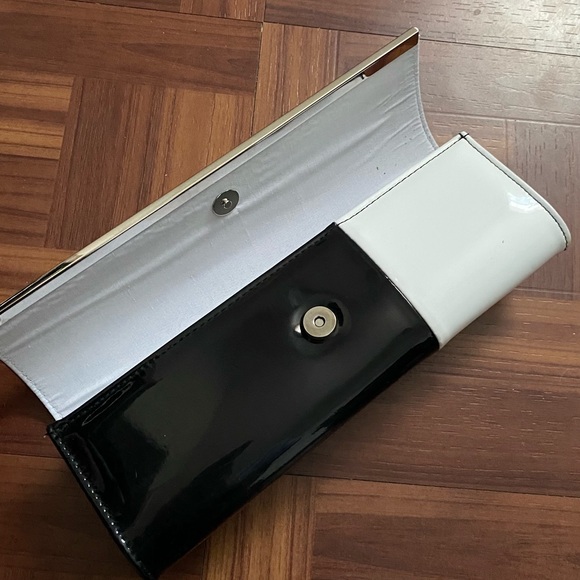 Vintage Fioni Night Vinyl Two-Tone Barrel Clutch Purse Black White - Picture 6 of 9